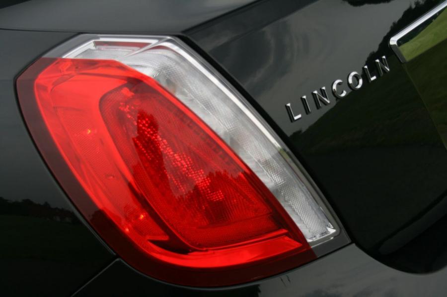  Lincoln MKS 2008 года  (фото 51 из 284)
